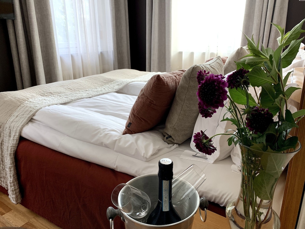 Economy Double Room, 1 Queen Bed photo 3