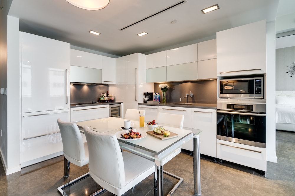 One Bedroom Penthouse with Rooftop Terrace - Photo 4