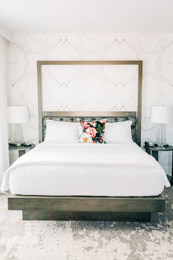 Standard Room, 1 King Bed (Hearing Accessible) photo 1