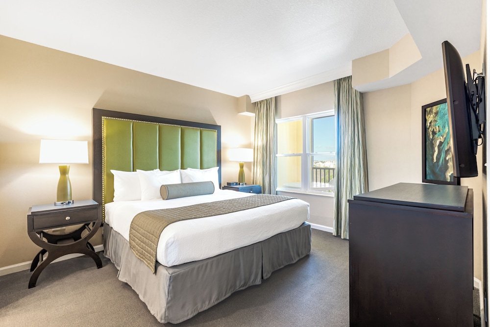 Deluxe Two Bedroom Suite, Pool View - Photo 8