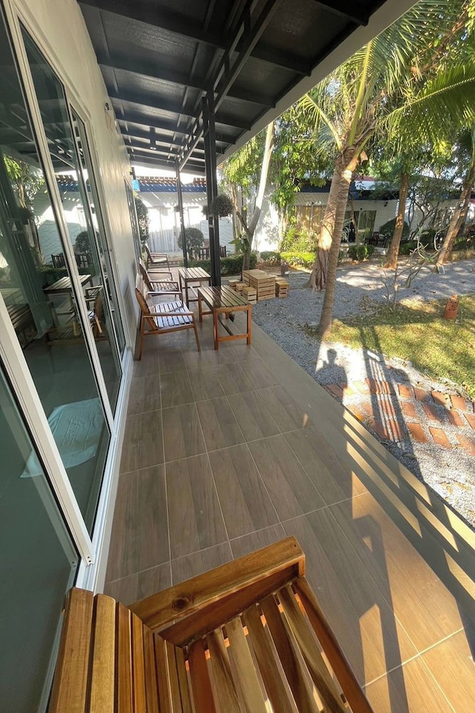 Family Room - Photo 3