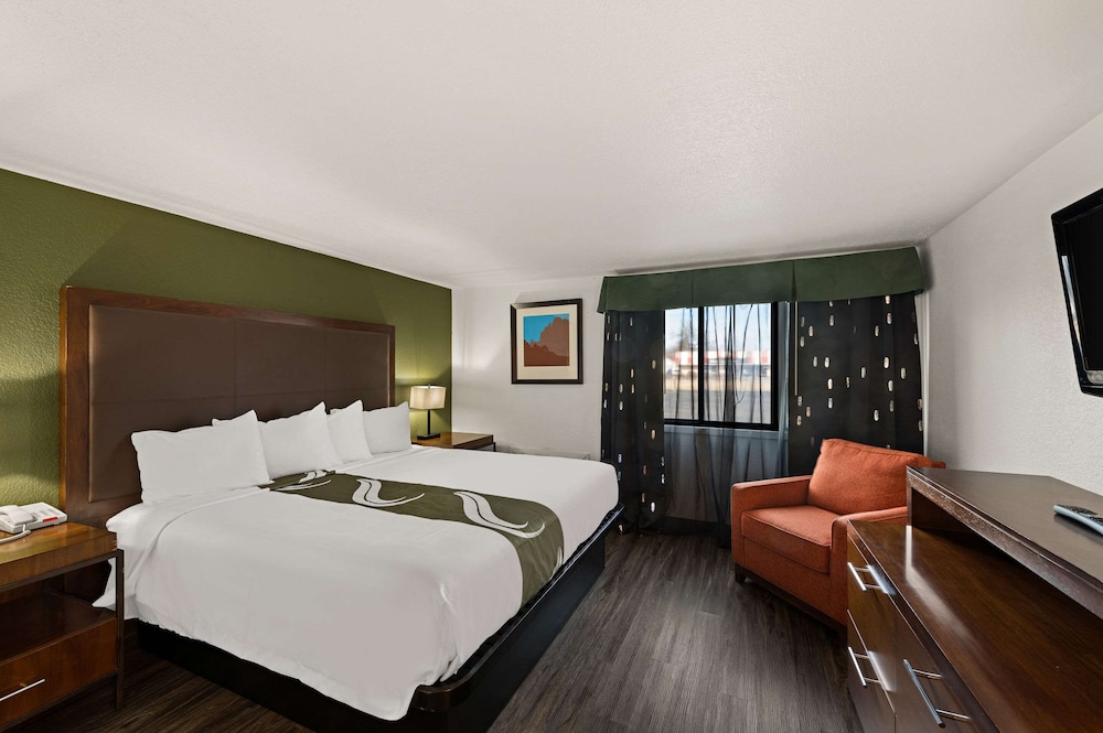 Business Suite, 1 King Bed, Non Smoking - Photo 8