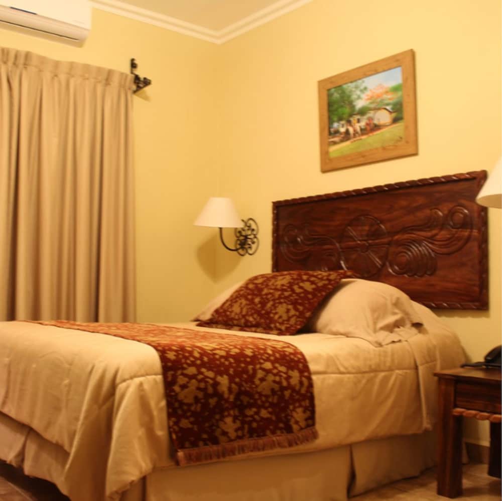 Traditional Room, 1 Queen Bed, Garden View