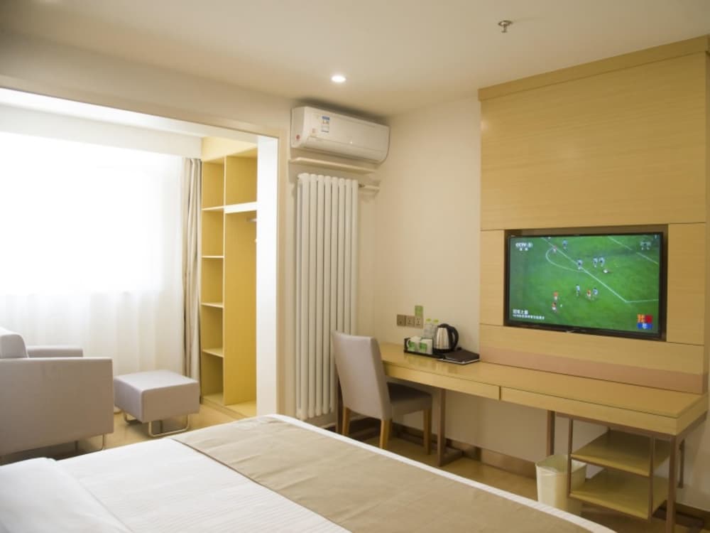 Superior Room, 1 King Bed photo 2