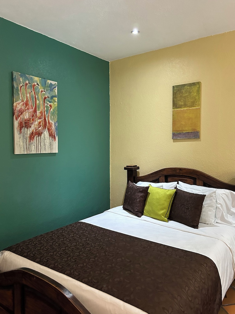 Superior Double Room, 2 Queen Beds (No A/C) photo 3