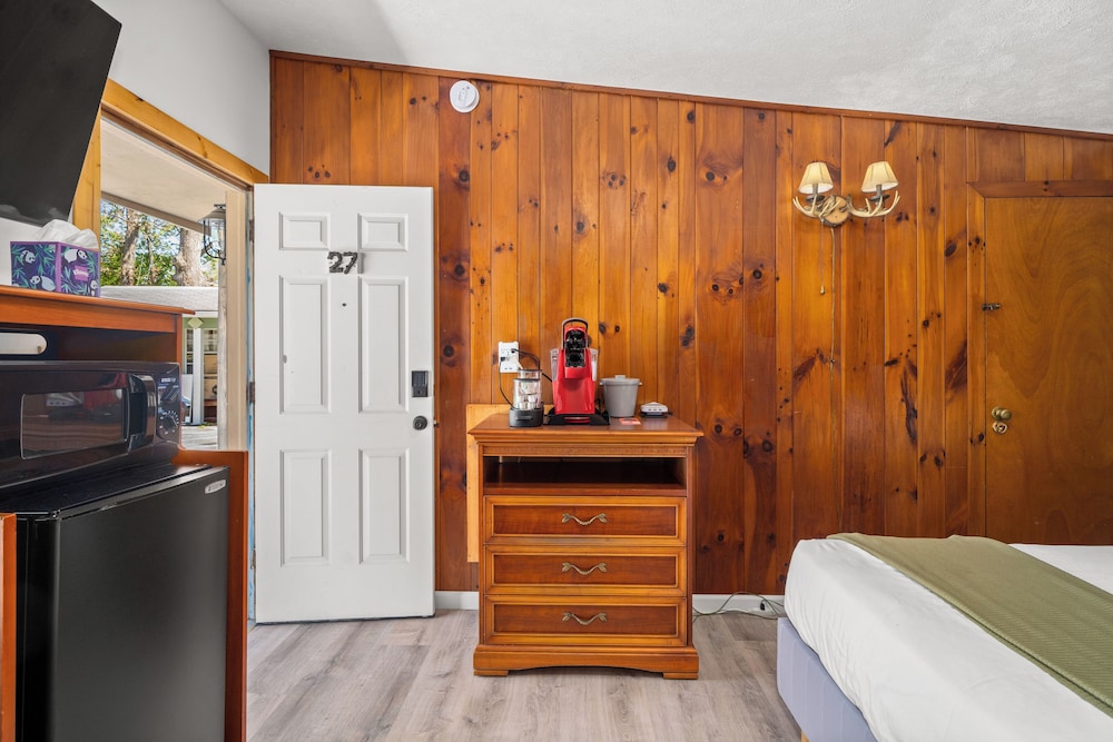 Deluxe Room, 1 Queen Bed