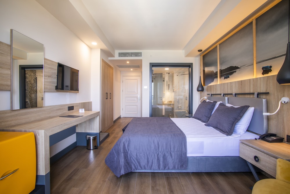 Deluxe Room with French Balcony