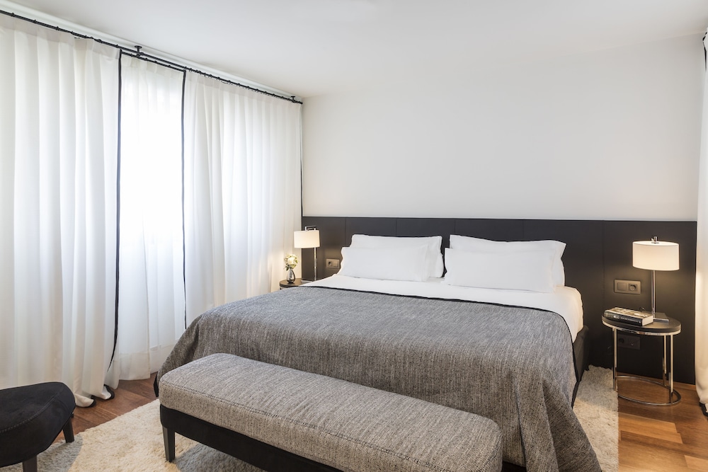 Apartment, Terrace, Annex Building (Paseo de Gracia)