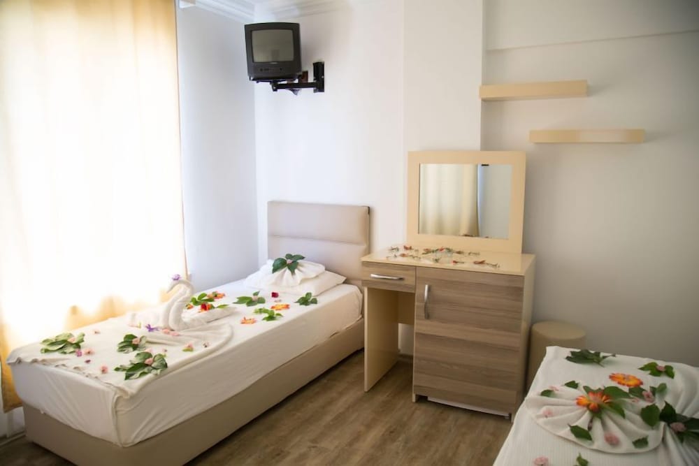 Basic Twin Room photo 2