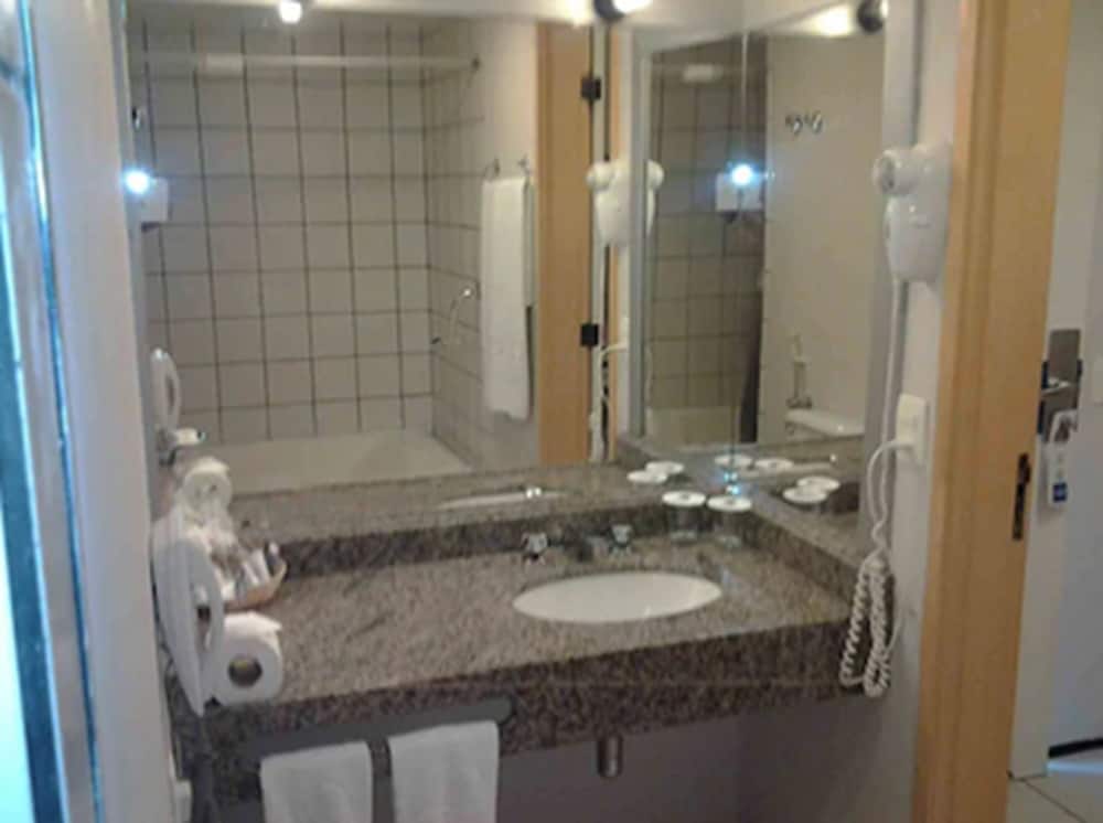 Standard Triple Room - Photo 7