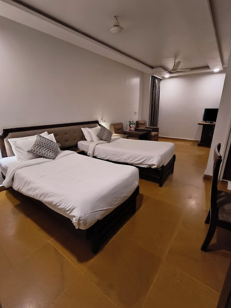 Deluxe Room - Photo 6