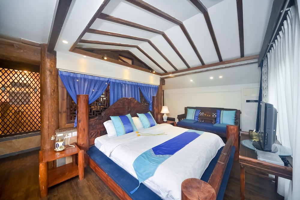 Deluxe Double Room, Bathtub