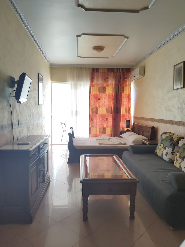 Family Apartment, 1 Bedroom, Sea View photo 2