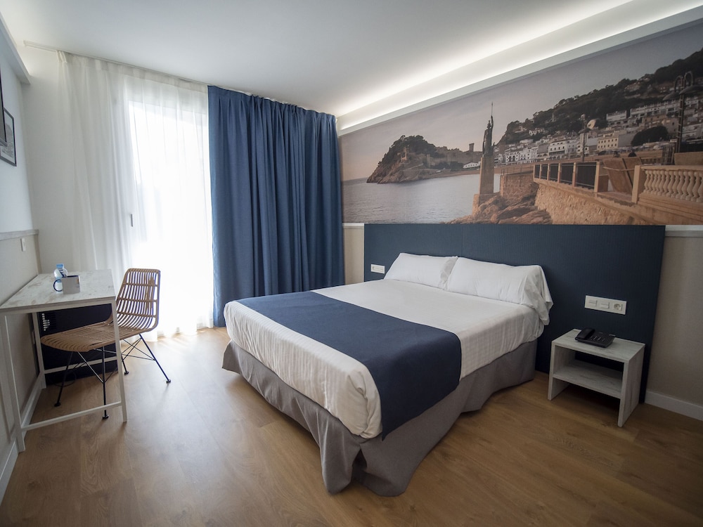 Superior Double Room (2 Adults)