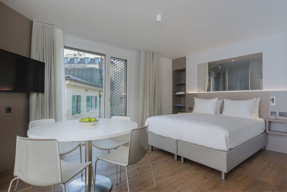 Deluxe Studio Suite