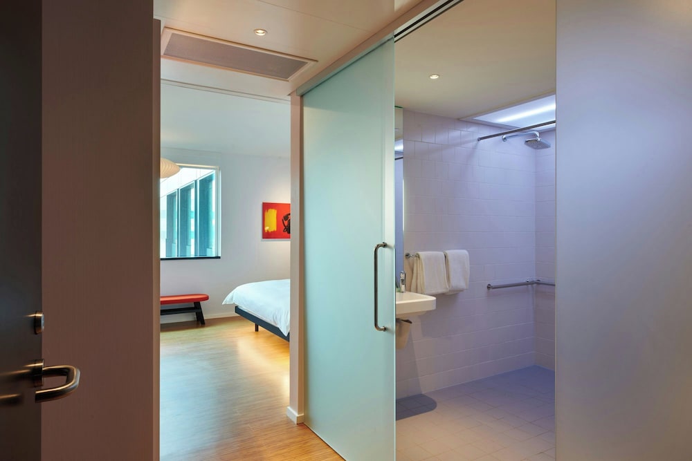 Room, 1 King Bed (Mobility Accessible, Roll-In Shower)