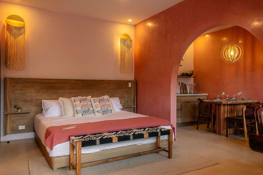 Honeymoon Suite