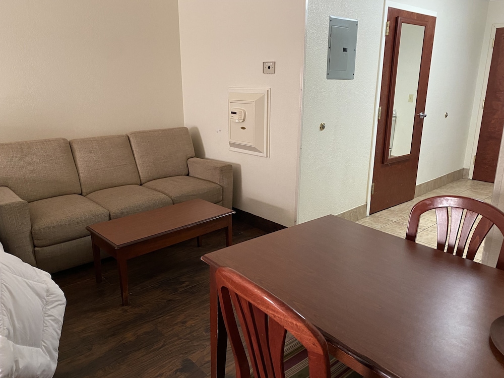 Deluxe Studio, 2 Queen Beds, Non Smoking, Kitchenette photo 3