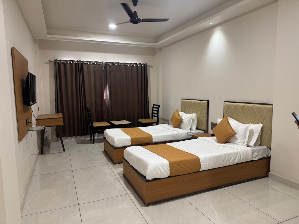 Deluxe Twin Room photo 3