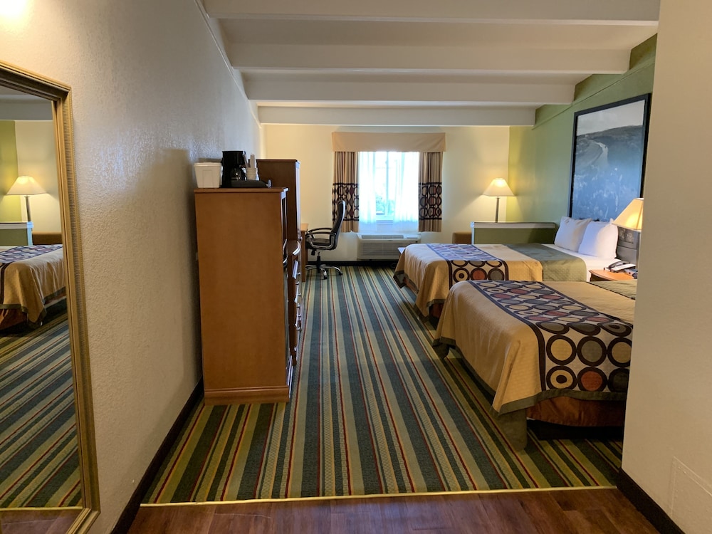 Standard Room, 2 Queen Beds - Photo 5
