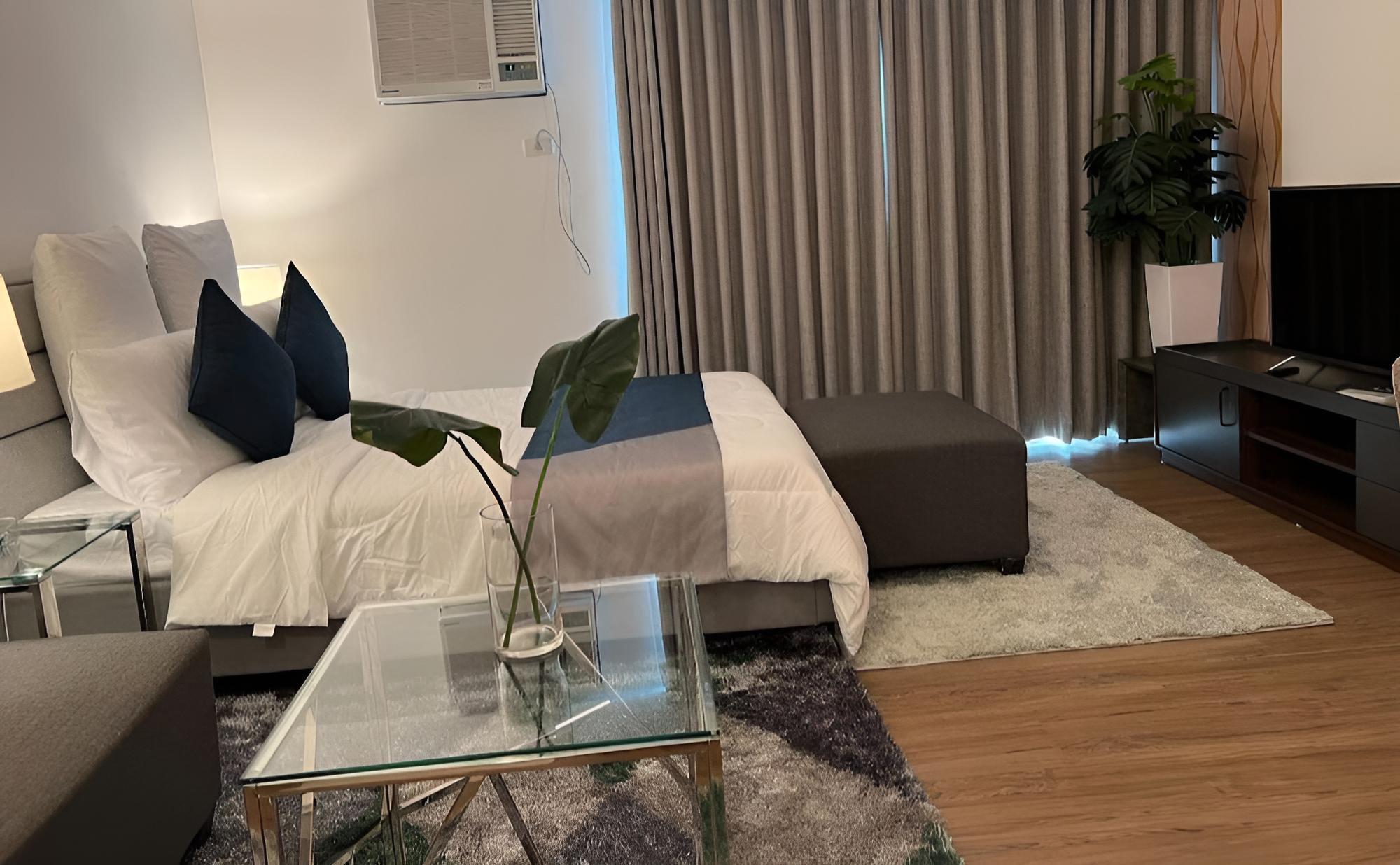 Deluxe Condo photo 2