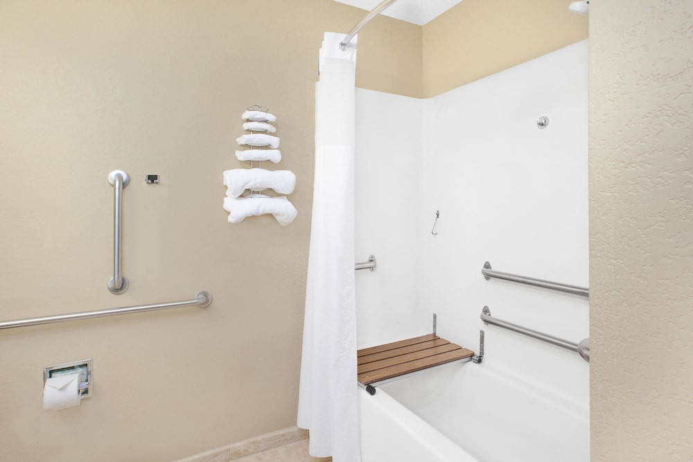 Room, Accessible photo 2