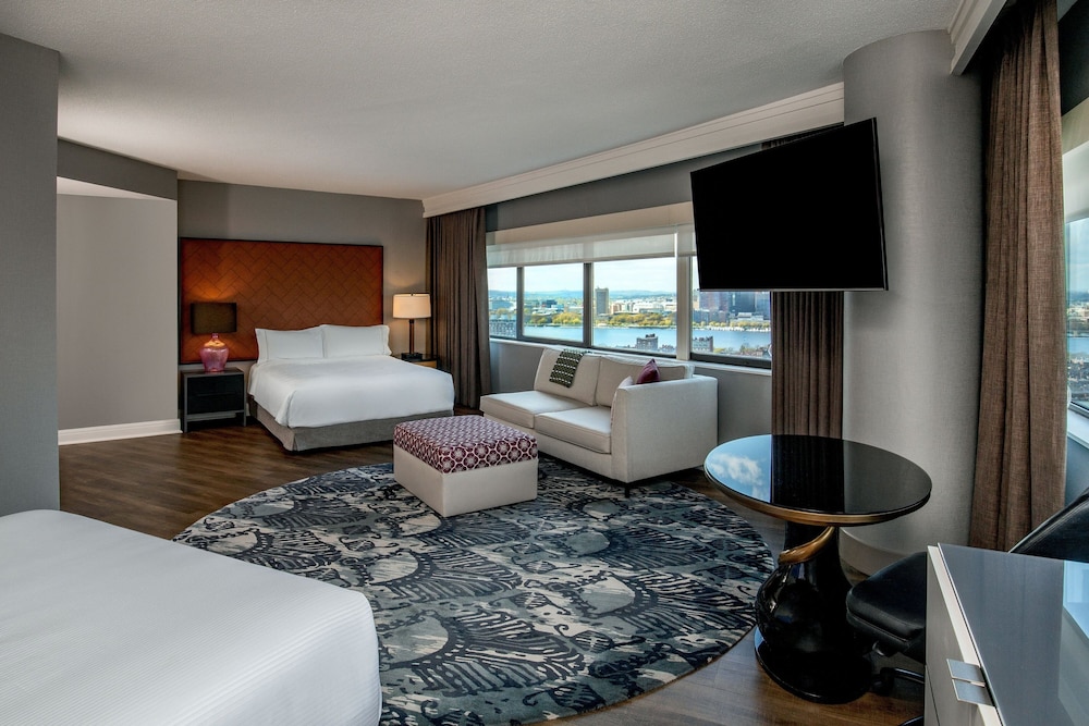 Studio Suite, 2 Queen Beds, River View