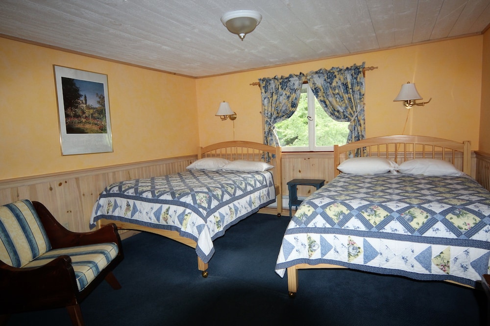 Traditional Double Room, 2 Double Beds, Mountain View, Mountainside photo 1