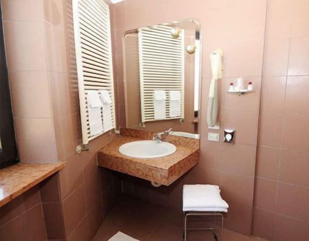 Small Single Room photo 2