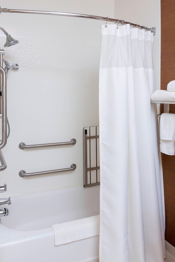 Room, 1 King Bed (Mobility/Hearing Accessible, Tub) - Photo 4