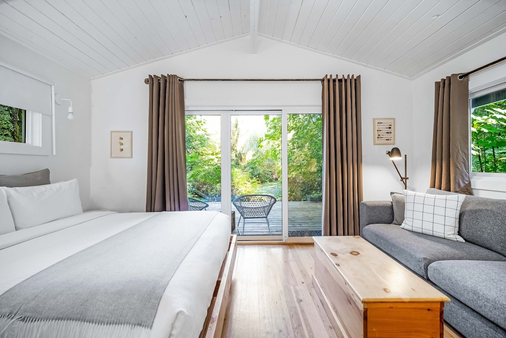 Studio, 1 Bedroom, Balcony