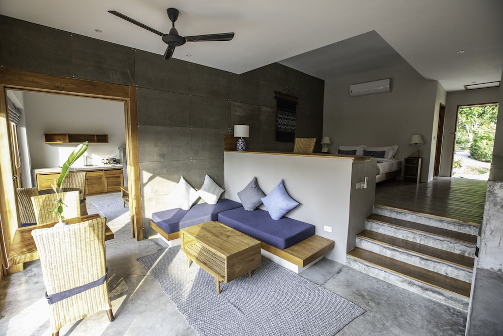 Deluxe Double Room, Partial Sea View photo 3