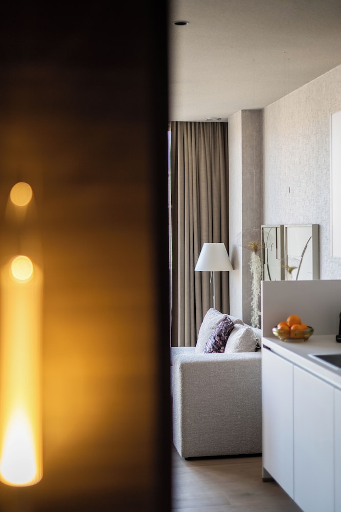 Luxury Studio Suite, 1 Queen Bed, Kitchen photo 3