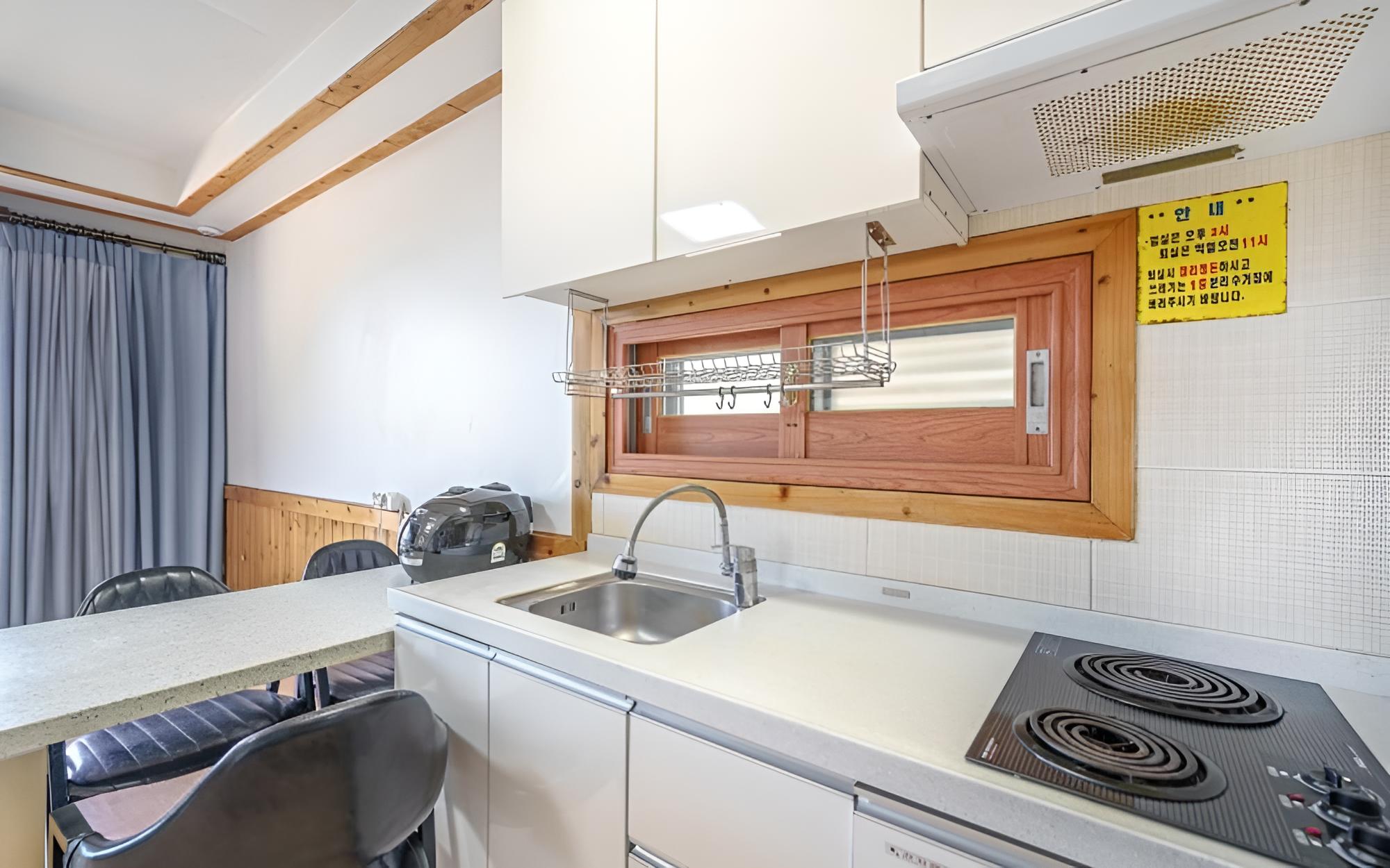 Room (Haedong 202 (ocean view)) - Photo 4