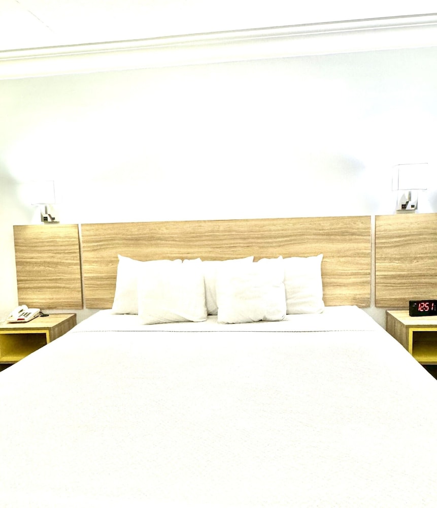 Standard Room, 1 King Bed - Photo 1