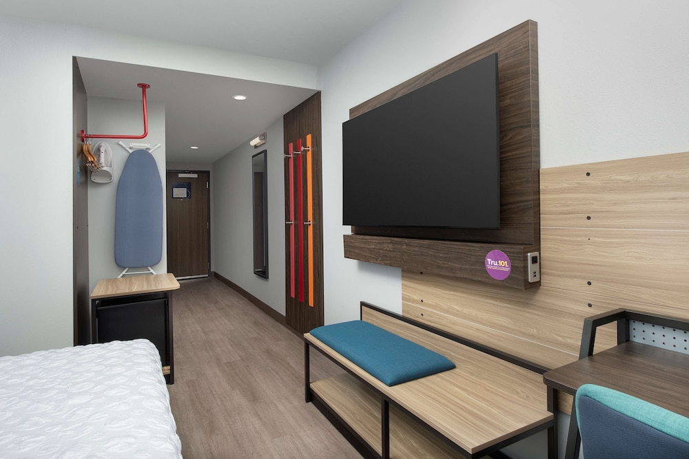 Room, 1 King Bed, Accessible (Hearing) photo 3