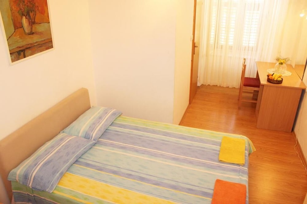 Double Room (Double Room)