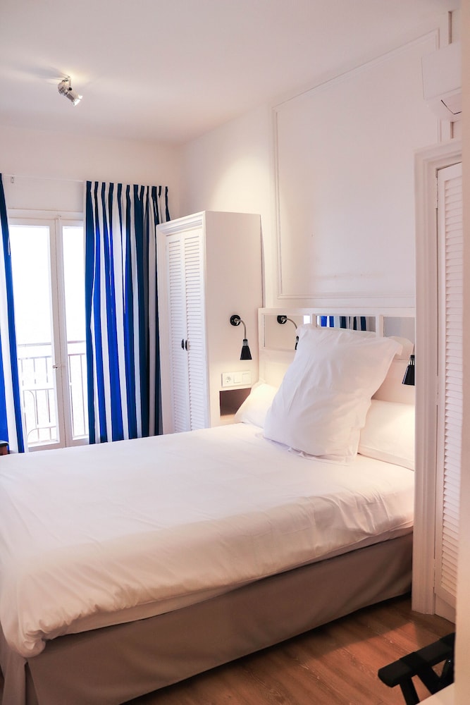 Standard Room, Balcony, Partial Sea View