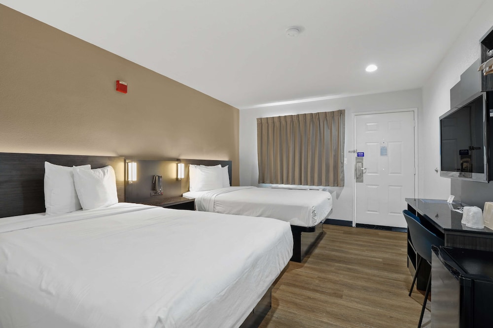 Standard Room, 2 Double Beds, Non Smoking, Refrigerator & Microwave - Photo 3