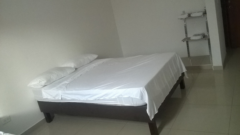 Standard Double Room with One Twin Bed and 2 Adults Occupancy (Non Smoking) photo 3
