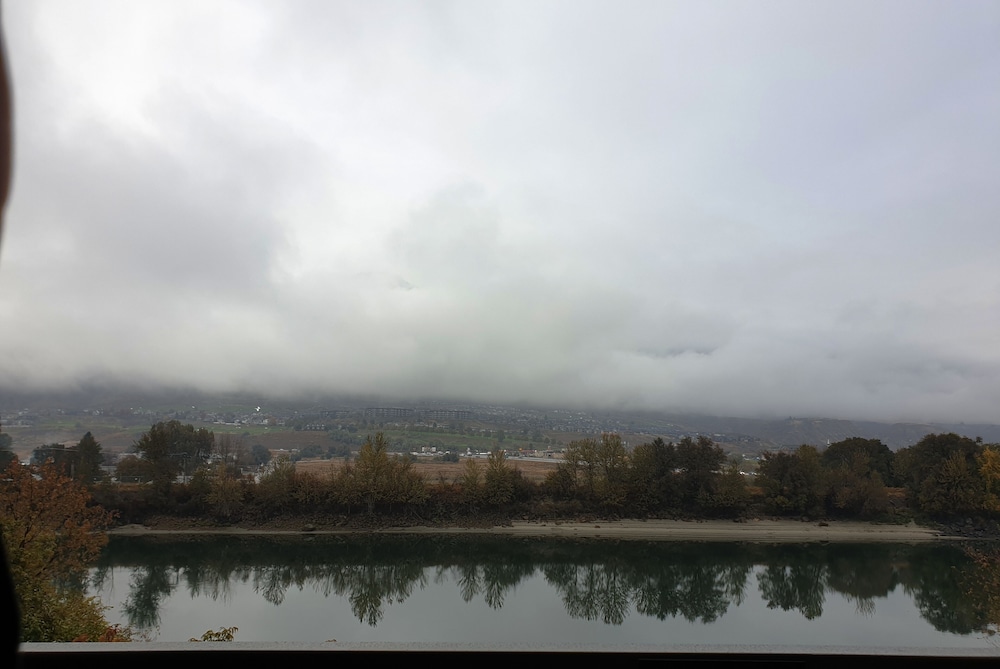 Suite, 1 Bedroom, Kitchenette, River View - Photo 6