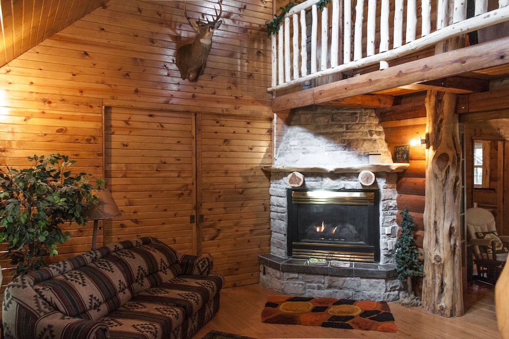 Outdoorsman Suite - Partial Lake View photo 2