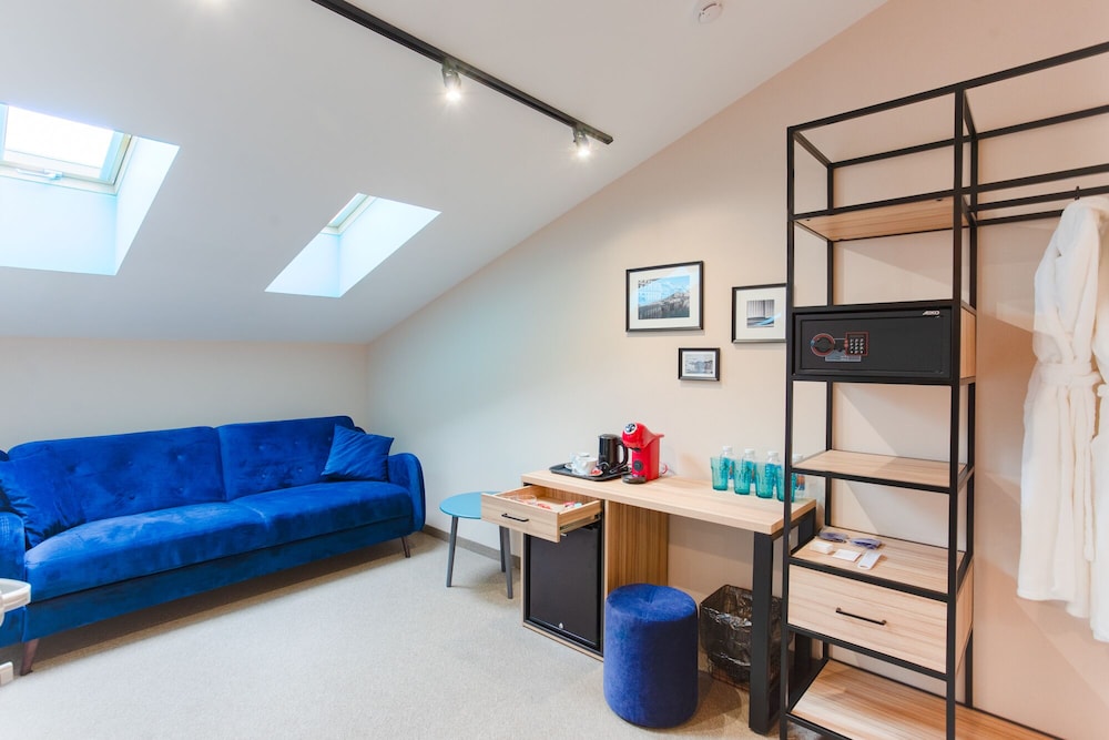 Deluxe Room, 1 King Bed with Sofa bed, Mezzanine