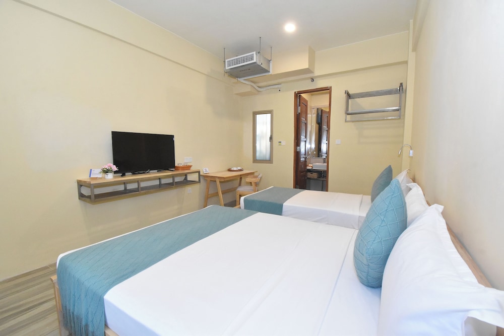 Grand Room, Pool View, Poolside photo 3