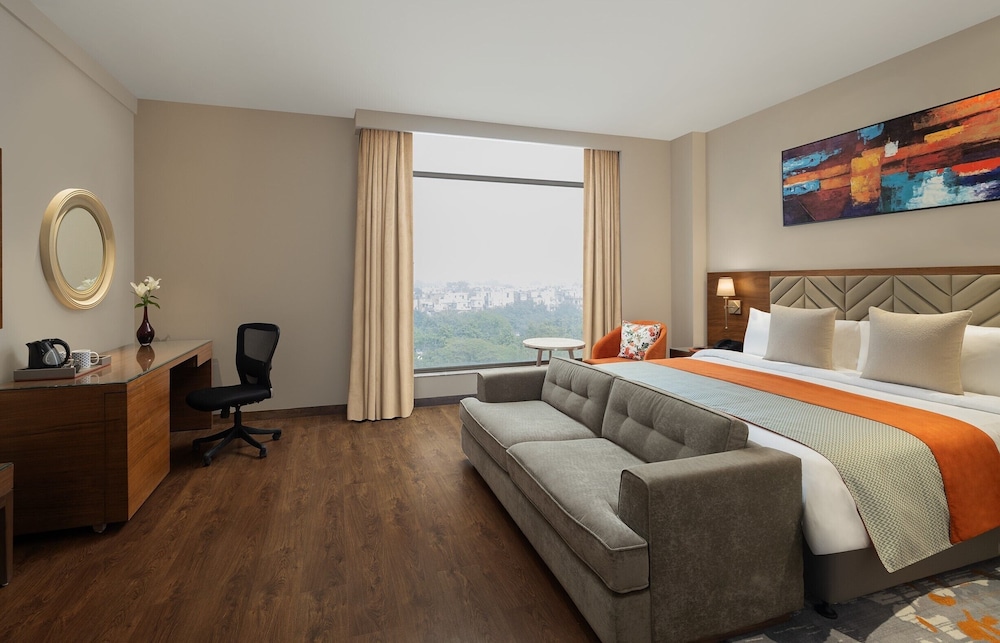 Deluxe Room, 1 King Bed (Fortune Club Room) - Photo 4