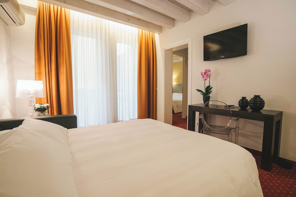 Junior Suite, Connecting Rooms