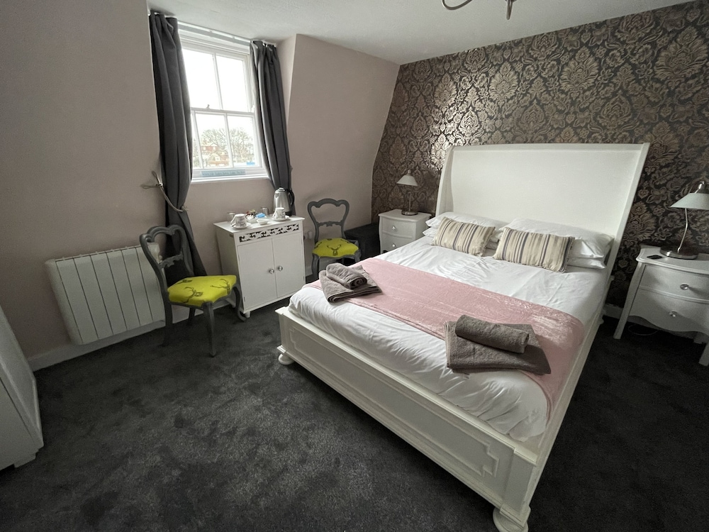 Double Room, Ensuite (Room 8, 3rd Floor)