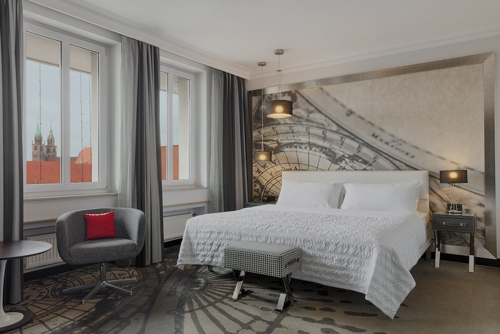 Grand Room, 1 King Bed, City View