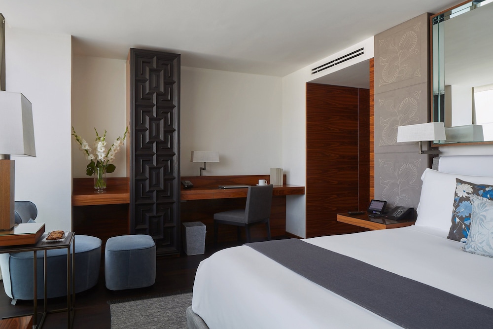 Deluxe Room, 1 King Bed - Photo 1