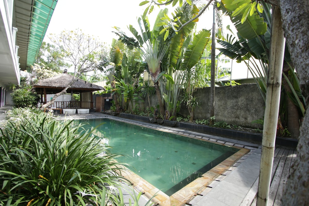 Superior Twin Room, Pool View photo 3